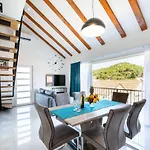 Blue Sea Apartment