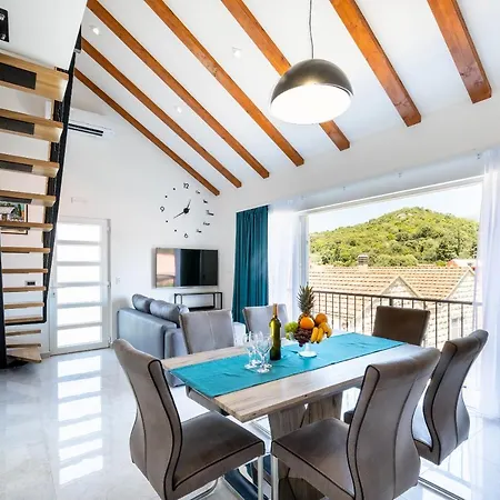 Blue Sea Apartment