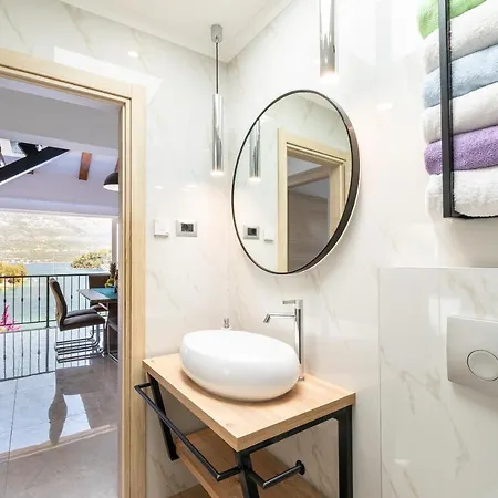 Blue Sea Apartment *
